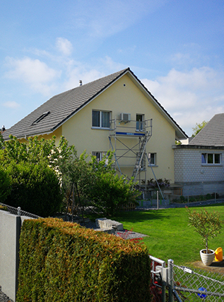 Gerüst für Split Anlage Einbau Haus